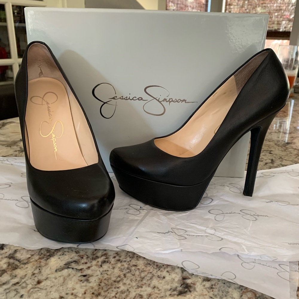 Jessica Simpson 7M black platform heels